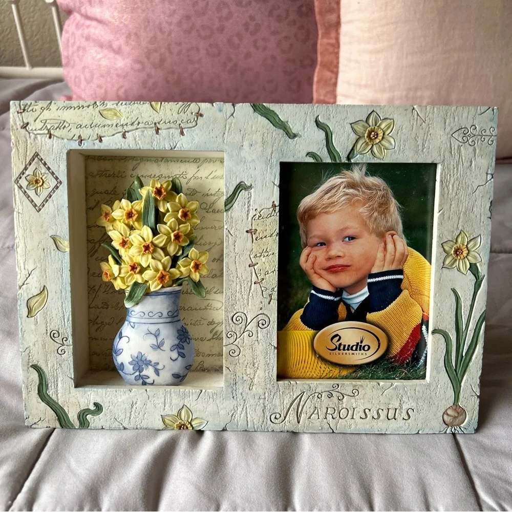 Studio Silversmiths 3D Floral Resin picture frame